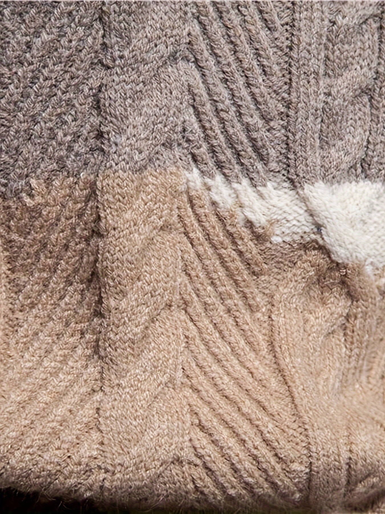 Henry | Cozy Colorblock Cable Knit Sweater - Valereo